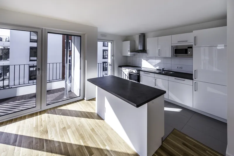 Moderne 3 Zimmer Wohnung mit XXL-Küche und Spreeblick vom Balkon! — photo 1
